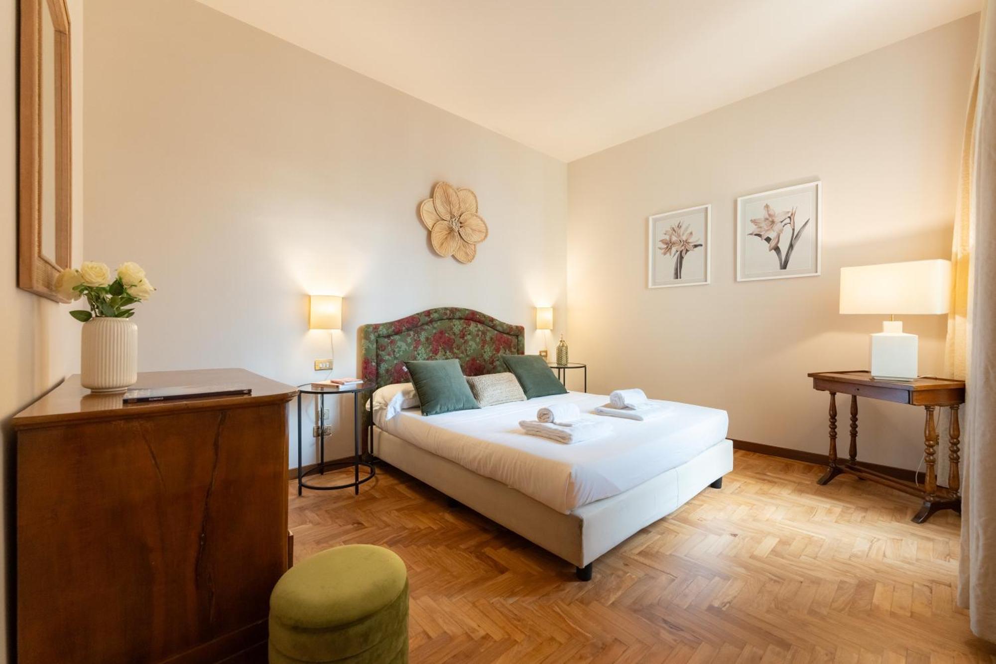 Via Panzani 16, 3rd Floor - Antonella - Elegant & Spacious, 3-bedroom In Historic Center *