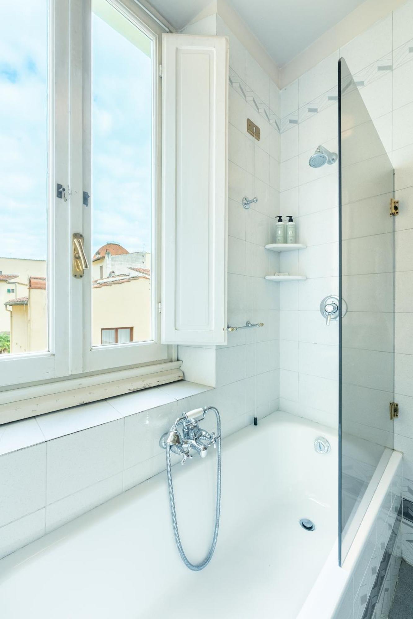 Via Panzani 16, 3rd Floor - Antonella - Elegant & Spacious, 3-bedroom In Historic Center * Firenze