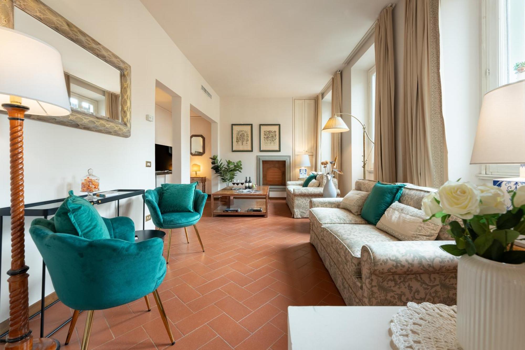 Via Panzani 16, 3rd Floor - Antonella - Elegant & Spacious, 3-bedroom In Historic Center Appartamento *