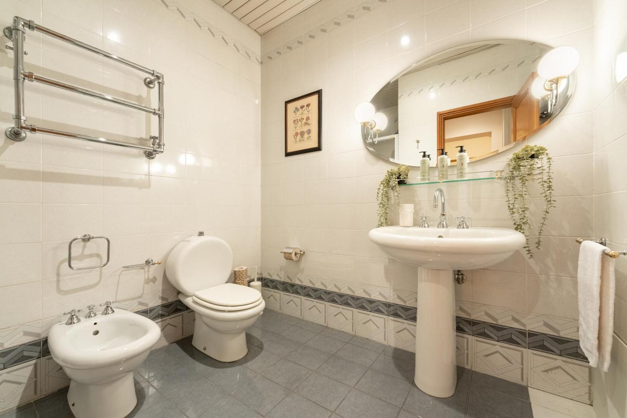 Via Panzani 16, 3rd Floor - Antonella - Elegant & Spacious, 3-bedroom In Historic Center *