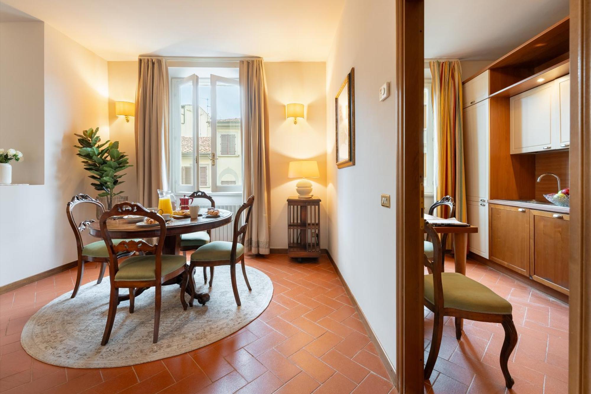 Via Panzani 16, 3rd Floor - Antonella - Elegant & Spacious, 3-bedroom In Historic Center